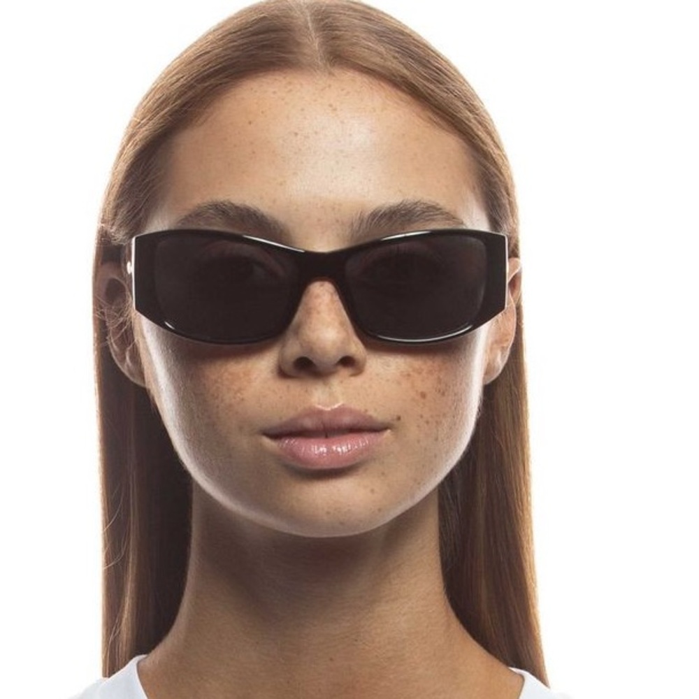Le Specs The Exquisite Sunglasses 2202466 57 Black/Smoke Mono